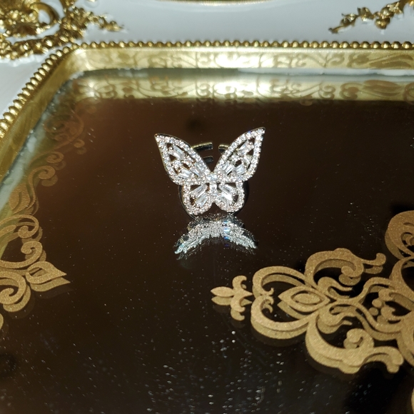 🦋Gorgeous crystal butterfly ring - Picture 4 of 5